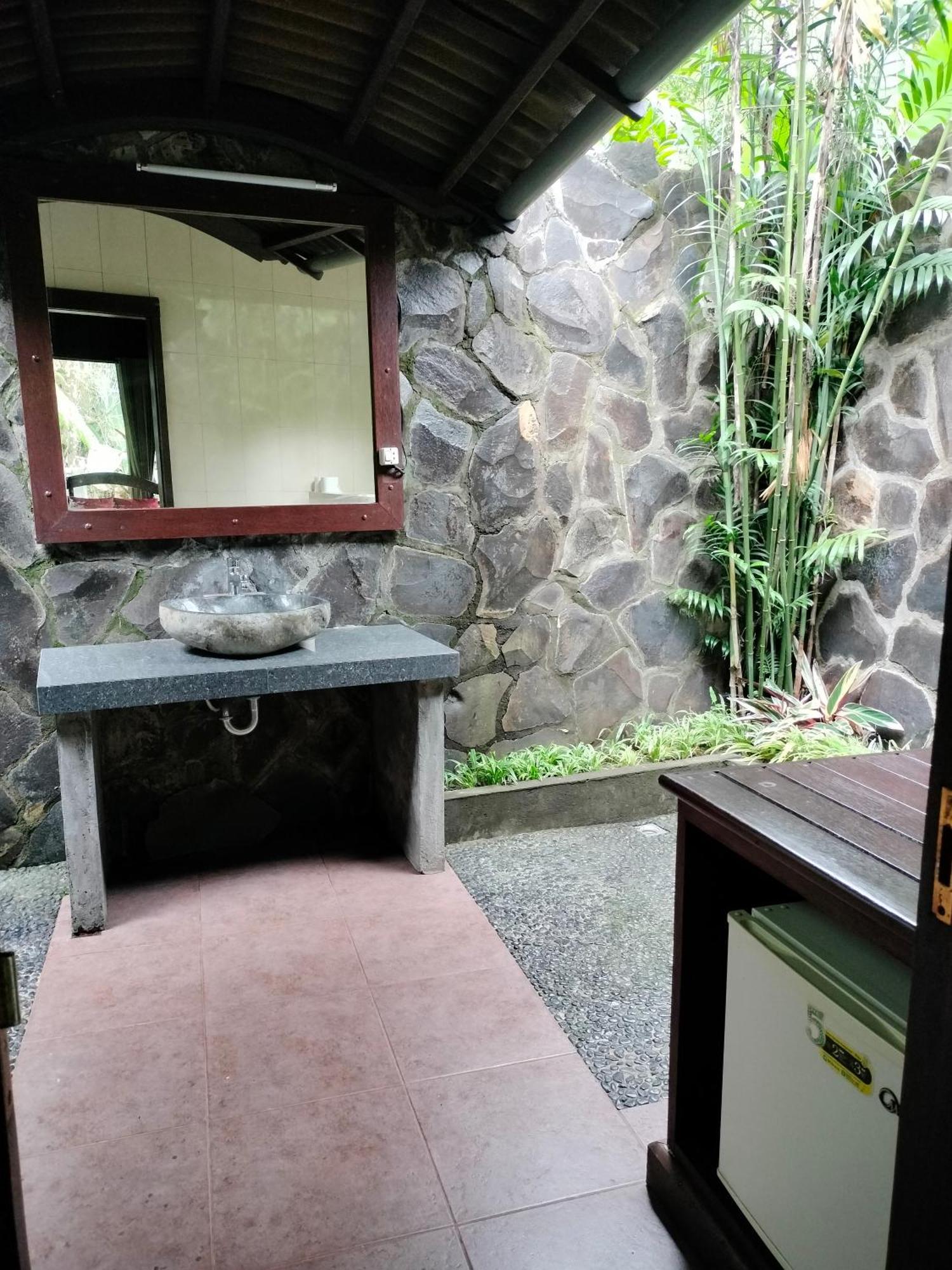 Bintang Munduk Hotel Exterior photo